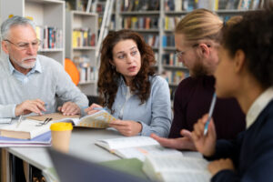 Equipo de Investigación: Guía Práctica para Redactar Artículos Periodísticos Interdisciplinarios sobre Salud Mental y Temas Sociales <p class=